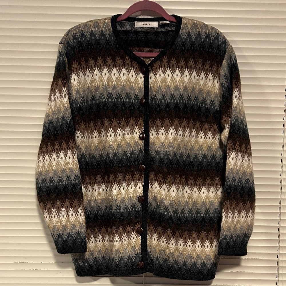 Women’s Cardigan brown earthy colors fair isle Patterned. Size M Soft Lise J